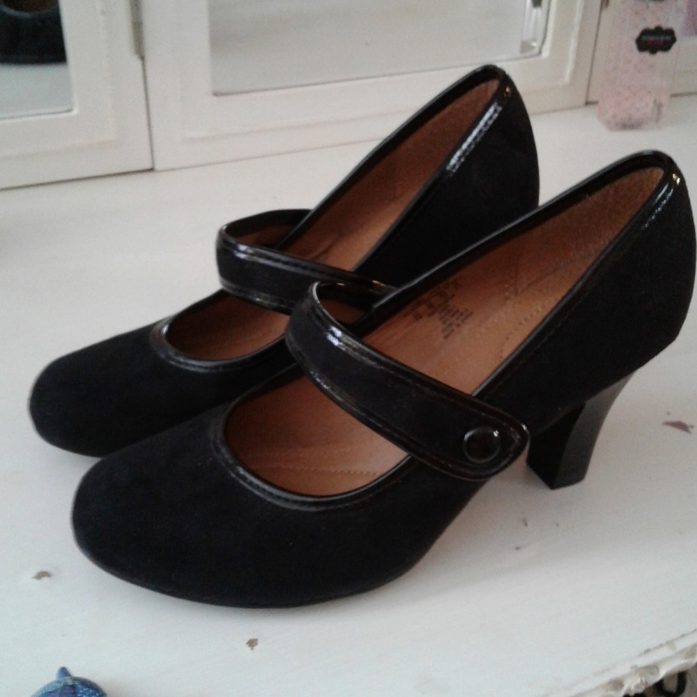 Jaclyn Smith heeled shoes